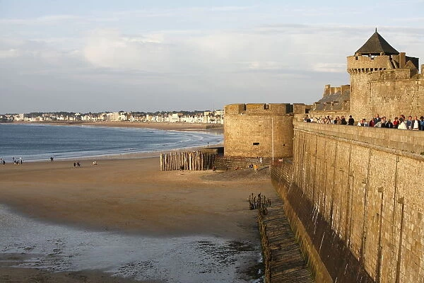 Saint-Malo city wall, St. Malo, Ille-et-Vilaine, Brittany, France, Europe