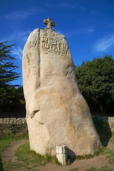 Saint Uzec standing stone, Menhir, Pleumeur Bodou, Cotes d Armor, Brittany, France, Europe