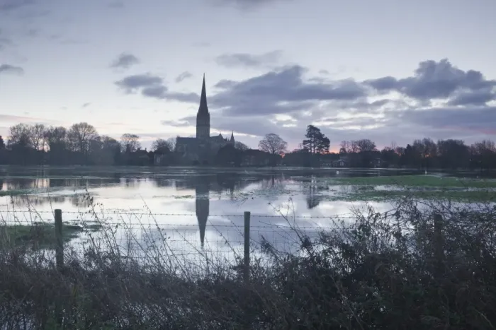 Framed Print : Salisbury Cathedral at dawn reflected in the flooded West Harnham Water Meadows, Salisbury, Wiltshire, England, United Kingdom, Europe Framed Print : Salisbury Cathedral at dawn reflected in the flooded West Harnham Water Meadows, Salisbury, Wiltshire, England, United Kingdom, Europe