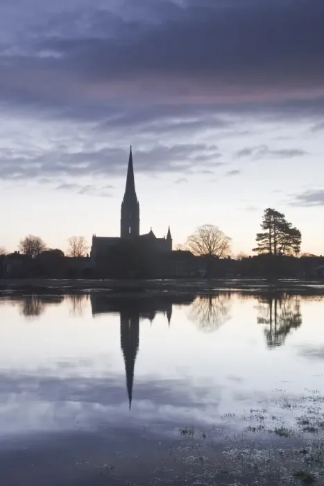 Framed Print : Salisbury cathedral at dawn reflecting in the flooded West Harnham Water Meadows, Salisbury, Wiltshire, England, United Kingdom, Europe Framed Print : Salisbury cathedral at dawn reflecting in the flooded West Harnham Water Meadows, Salisbury, Wiltshire, England, United Kingdom, Europe