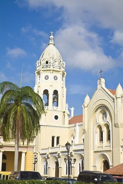 San Francisco de Asis Church (Iglesia de San Francisco De Asis), Plaza Bolivar