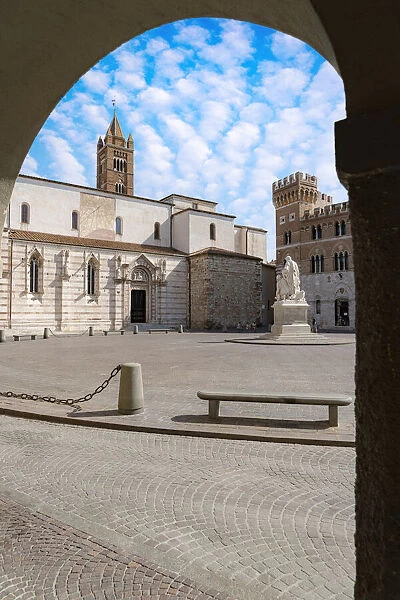 San Lorenzo Cathedral (Duomo) and Canapone monument statue viewed from the old arcade