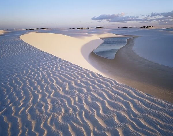 Sand dunes near Lagoa Bonita (Beautiful Lagoon), Parque Nacional dos Lencois Maranhenses