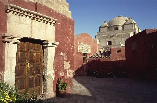 Santa Catalina Monastery dating from the 17th century, Plaza Socodobe and chapel roof