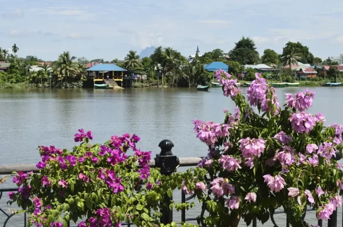 Framed Print : Sarawak River, Kuching Waterfront, Kuching, Sarawak, Borneo, Malaysia, Southeast Asia Framed Print : Sarawak River, Kuching Waterfront, Kuching, Sarawak, Borneo, Malaysia, Southeast Asia