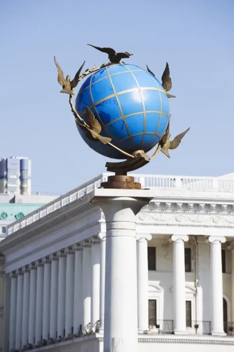 Framed Print : Satue of a blue globe with doves of peace, Maidan Nezalezhnosti (Independence Square) Framed Print : Satue of a blue globe with doves of peace, Maidan Nezalezhnosti (Independence Square)
