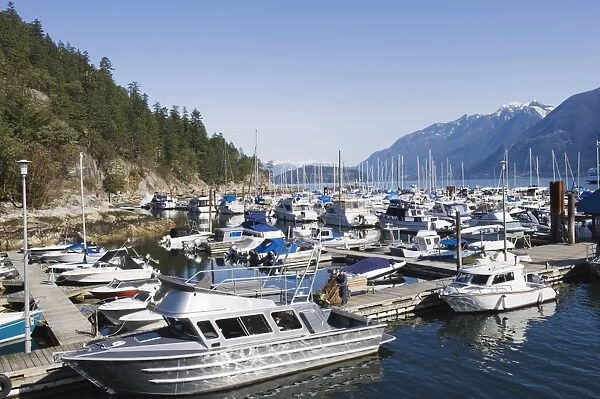Scenery on the Sea to Sky Highway, boats in Horseshoe Bay, British Columbia