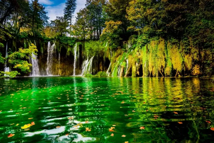 Framed Print : Scenic spot in Plitvice Lakes National Park, UNESCO World Heritage Site, Croatia, Europe Framed Print : Scenic spot in Plitvice Lakes National Park, UNESCO World Heritage Site, Croatia, Europe