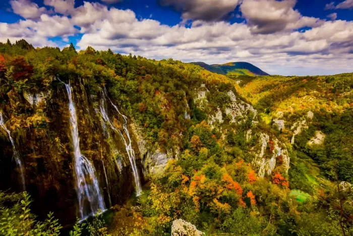 Framed Print : Scenic spot in Plitvice Lakes National Park, UNESCO World Heritage Site, Croatia, Europe Framed Print : Scenic spot in Plitvice Lakes National Park, UNESCO World Heritage Site, Croatia, Europe