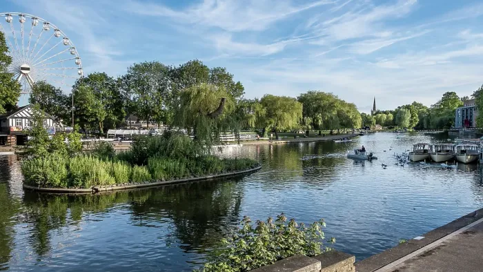 Framed Print : Scenic view of the River Avon on a sunny day, Stratford-upon-Avon, Warwickshire, England, United Kingdom Framed Print : Scenic view of the River Avon on a sunny day, Stratford-upon-Avon, Warwickshire, England, United Kingdom