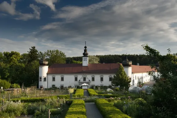 Framed Print : Schiltern Castle from accross Arche Noah bio produce garden, Schiltern Framed Print : Schiltern Castle from accross Arche Noah bio produce garden, Schiltern