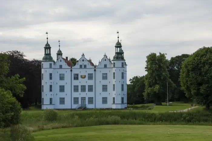 Framed Print : Schloss Ahrensburg, 16th century Herrenhaus, Renaissance architecture, Ahrensburg Framed Print : Schloss Ahrensburg, 16th century Herrenhaus, Renaissance architecture, Ahrensburg