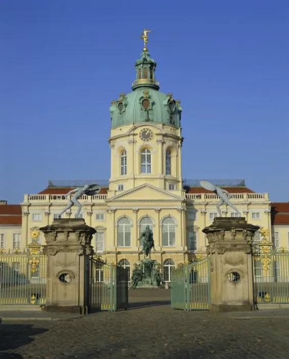 Framed Print : Schloss Charlottenburg Palace Framed Print : Schloss Charlottenburg Palace