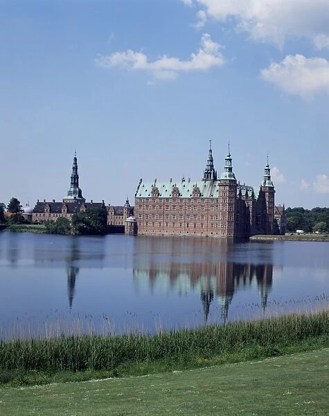 Schloss Frederiksborg in Hillero town, on Lake Esrum, Denmark, Scandinavia, Europe