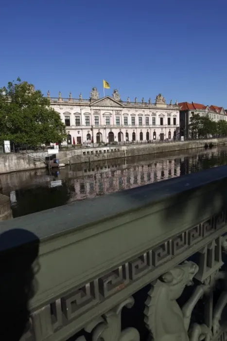 Framed Print : Schlossbruecke (Palace Bridge), and Deutsches Historisches Museum (German Historical Museum)
