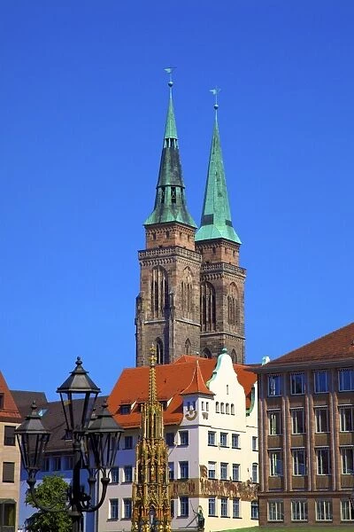 Schoener Brunnen Fountain, Market Square and St. Sebaldus Church, Nuremberg, Bavaria, Germany, Europe