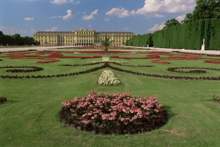 Framed Print : Schonbrunn Palace and Gardens, UNESCO World Heritage Site, Vienna, Austria Framed Print : Schonbrunn Palace and Gardens, UNESCO World Heritage Site, Vienna, Austria