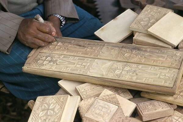 Sculptor working in wood, Axoum (Aksum) (Axum), Tigre region, Ethiopia, Africa