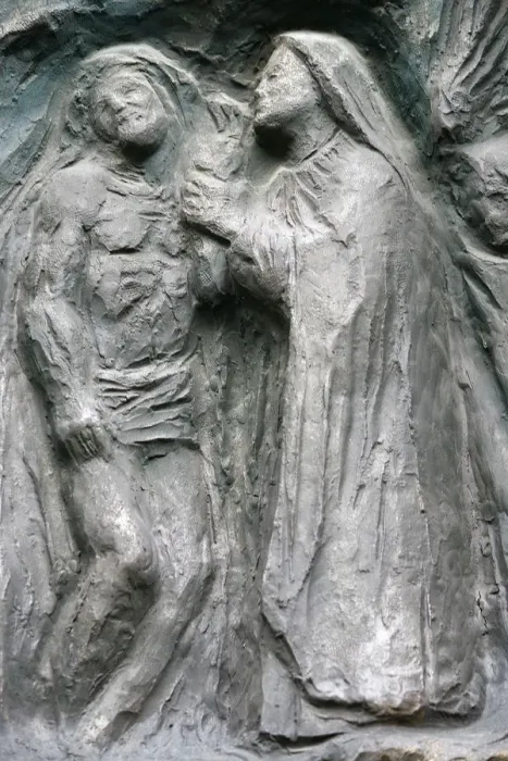Framed Print : Sculpture of Jesus taken down from the cross, on the Notre Dame door