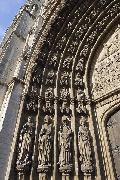 Sculpture detail on Onze Lieve Vrouwekathedraal, Antwerp, Flanders, Belgium, Europe