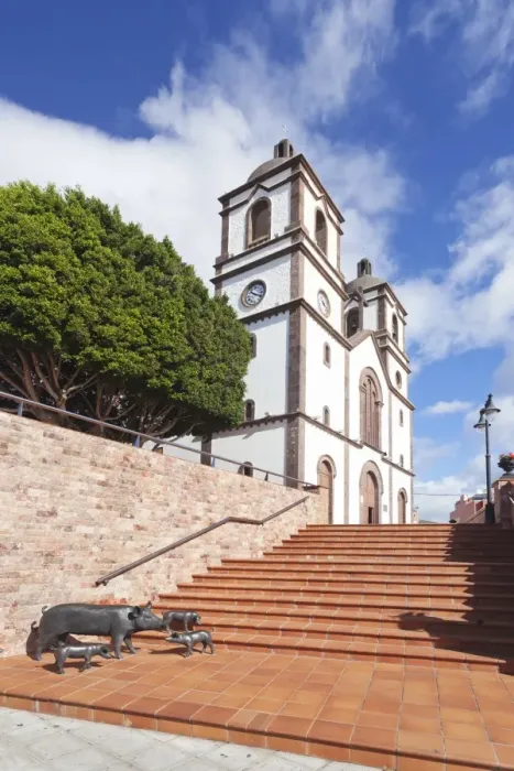 Framed Print : Sculpture of pigs, Iglesia de la Candelaria church at the Plaza Candelaria, Ingenio, Gran Canaria, Canary Islands, Spain, Europe Framed Print : Sculpture of pigs, Iglesia de la Candelaria church at the Plaza Candelaria, Ingenio, Gran Canaria, Canary Islands, Spain, Europe