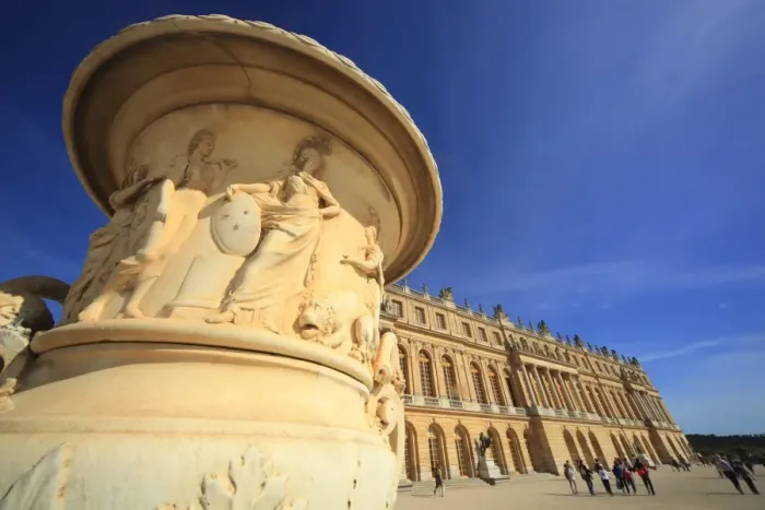 Framed Print : Sculptured vases in the Palace Gardens, Chateau de Versailles, UNESCO World Heritage Site