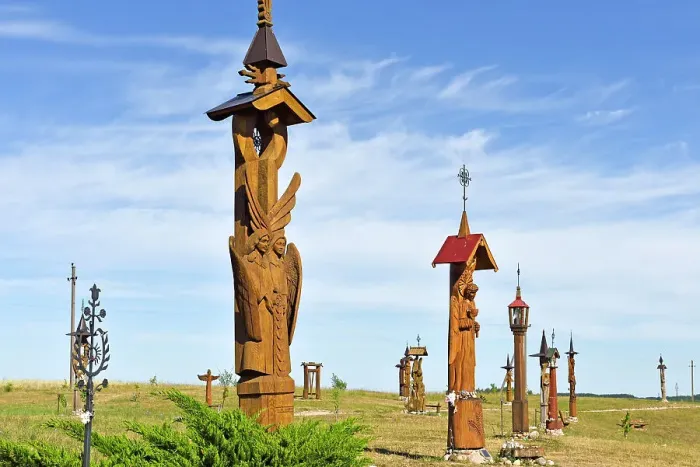 Framed Print : Sculptures of angels made of oak wood on the Hill of Angels, near Trakai, Lithuania, Europe Framed Print : Sculptures of angels made of oak wood on the Hill of Angels, near Trakai, Lithuania, Europe