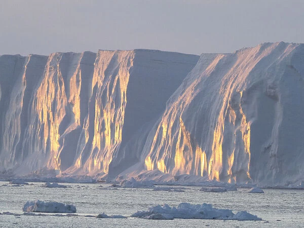 Sea ice, tabular icebergs, and brash ice in Erebus and Terror Gulf, Weddell Sea