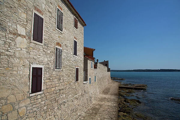 Seaside, waterfront residence, Outer City Wall, 13th century, Old Town, Novigrad, Croatia, Europe