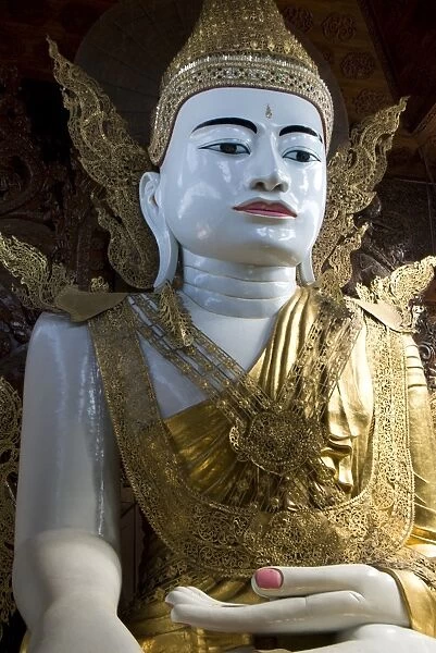 Seated Buddha, Nga Htat Gyi Pagoda, Yangon (Rangoon), Myanmar (Burma), Asia