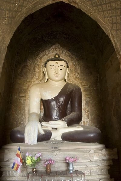 Seated Buddha, Thabeik Hmauk Temple, Bagan (Pagan), Myanmar (Burma), Asia