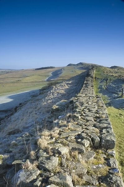 A section of the Wall along the top of Cawfields Crags looking east to Sewingshields Crags, Hadrians Wall, UNESCO World Heritage Site, Northumberland National Park, Northumbria, England, United Kingdom, Europe