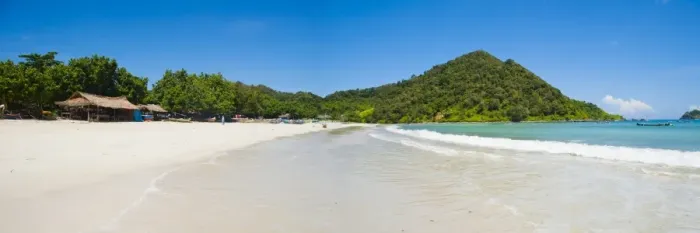 Framed Print : Selong Belanak Beach, Lombok, a panorama of the perfect white sandy beach in the South of Lombok, Indonesia, Southeast Asia, Asia Framed Print : Selong Belanak Beach, Lombok, a panorama of the perfect white sandy beach in the South of Lombok, Indonesia, Southeast Asia, Asia