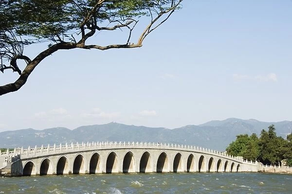 Seventeen Arch Bridge on Kunming Lake built in 1750 during Emperor Qialongs reign leads to South Lake Island, Yihe Yuan (The Summer Palace), UNESCO World Heritage Site, Beijing