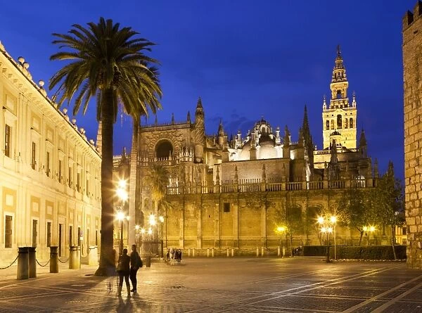Seville cathedral (catedral) and the Giralda at night, UNESCO World Heritage Site, Seville, Andalucia, Spain, Europe