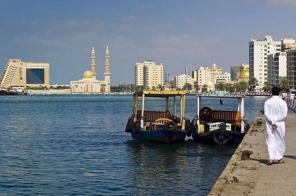 Sharjah Creek, Corniche Mosque and Radisson Blu Resort Hotel, Sharjah, United Arab Emirates