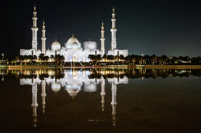 Framed Print : Sheikh Zayed Grand Mosque in Abu Dhabi, United Arab Emirates Framed Print : Sheikh Zayed Grand Mosque in Abu Dhabi, United Arab Emirates
