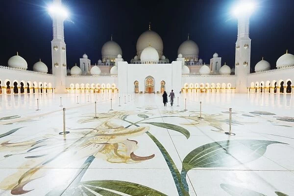 Sheikh Zayed Grand Mosque at night, Abu Dhabi, United Arab Emirates, Middle East