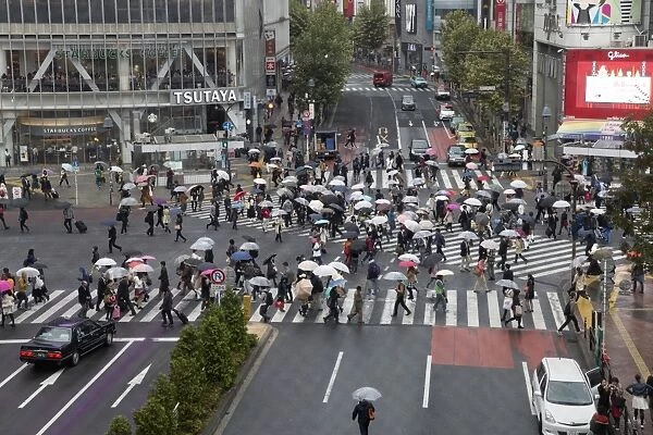 Shibuya crossing (The Scramble), Shibuya Station, Shibuya, Tokyo, Japan, Asia