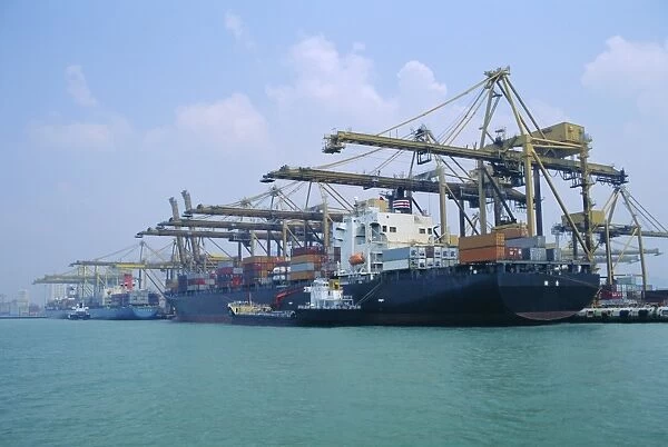 Shipping, Singapore harbour
