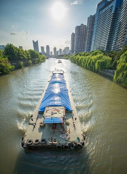 Ships on Grand Canal (Da Yun He), Hangzhou, Zhejiang, China, Asia