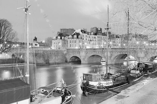 Ships on River Seine and Pont Neuf Bridge, Paris, Ile de France, France, Europe