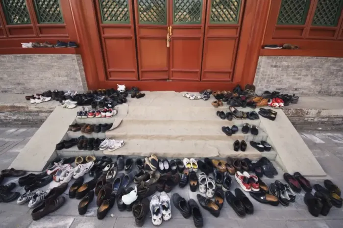 Framed Print : Shoes outside a prayer hall, Niujie mosque, Beijing, China, Asia Framed Print : Shoes outside a prayer hall, Niujie mosque, Beijing, China, Asia