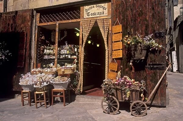 Shop and traditional products at Arezzo