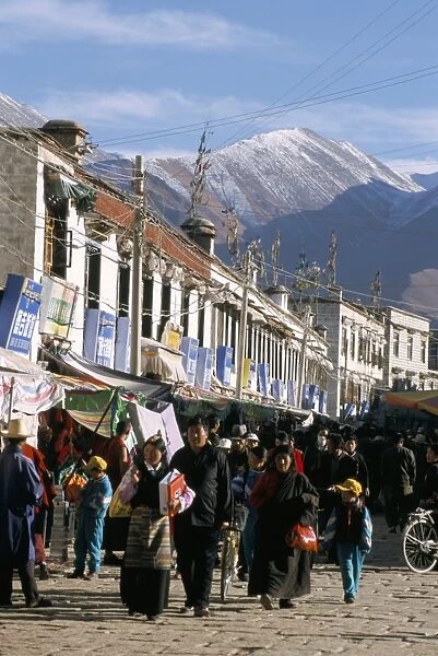 Shopping street in new Chinese district, Lhasa, Tibet, China, Asia