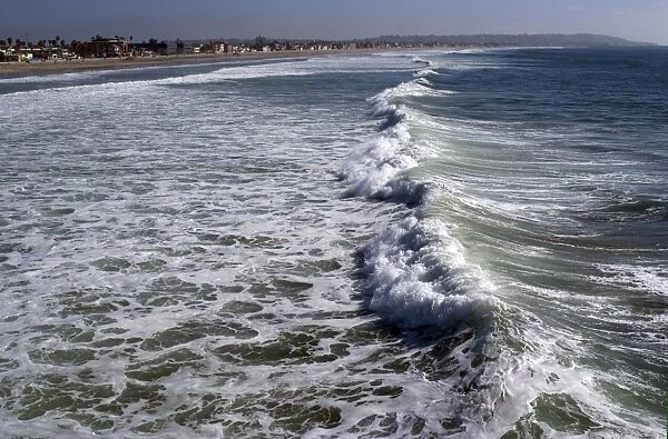 Shoreline with waves coming in, Pacific Beach, San Diego, California, United States of America