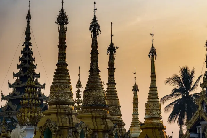 Framed Print : Shwedagon pagoda at sunset, Yangon (Rangoon), Myanmar (Burma), Asia Framed Print : Shwedagon pagoda at sunset, Yangon (Rangoon), Myanmar (Burma), Asia