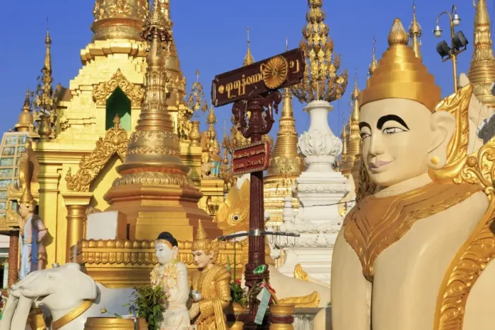 Framed Print : Shwedagon Pagoda, Yangon (Rangoon), Myanmar (Burma), Asia Framed Print : Shwedagon Pagoda, Yangon (Rangoon), Myanmar (Burma), Asia