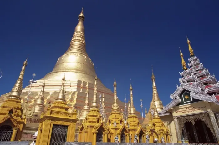 Framed Print : Shwedagon pagoda, Yangon (Rangoon), Myanmar (Burma), Asia Framed Print : Shwedagon pagoda, Yangon (Rangoon), Myanmar (Burma), Asia