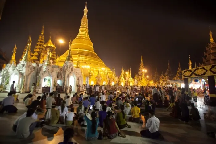 Framed Print : Shwedagon Pagoda, Yangon (Rangoon), Myanmar (Burma), Asia Framed Print : Shwedagon Pagoda, Yangon (Rangoon), Myanmar (Burma), Asia